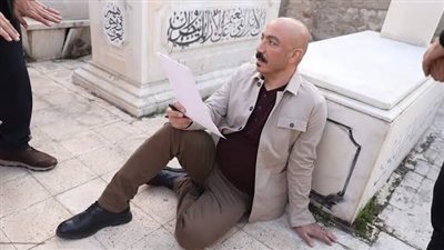 الفنان طارق لطفي ينعي والد زوجته: 