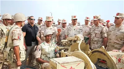 وزير الدفاع يتفقد منظومة التدريب القتالي لأحد تشكيلات الجيش الثاني الميداني 