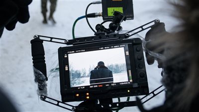 يستقطب فتيات لتصوير فيديوهات مُخلة.. ضبط صاحب شركة إنتاج فني بدون ترخيص بالجيزة