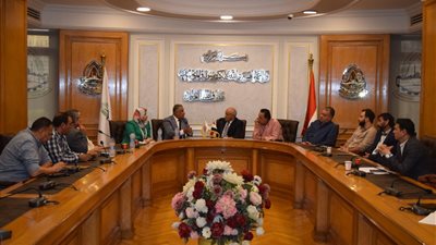 غرفة القاهرة التجارية تناقش مع المحافظ آليات تجديد تراخيص مجازر الدواجن