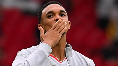 صراع ثنائي مشتعل بين ليفربول وريال مدريد من أجل خدمات أليكساندر أرنولد