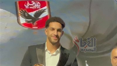 مصطفي شوبير أفضل حارس مرمي ووسام أبو علي يحصل على أفضل مهاجم بجوائز دير جيست