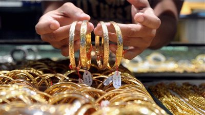 لماذا يهبط الذهب؟.. الأصفر يتراجع في ختام التعاملات وعيار21 مفاجأة