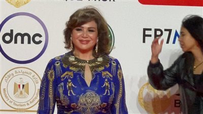 فستان إلهام شاهين في مهرجان القاهرة السينمائي 2024 .. إطلالة فرعونية