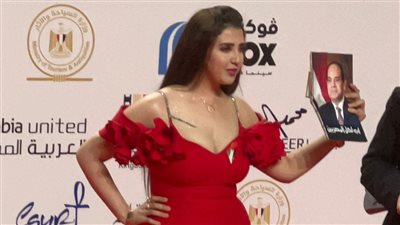 الفنانة داعمة السيسي في افتتاح مهرجان القاهرة السينمائي 2024: أب لكل المصريين