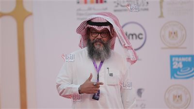 قصة الفيلم السعودي فخر السويدي المعروض بمهرجان القاهرة.. أبطاله يتألقون على الريد كاربت 