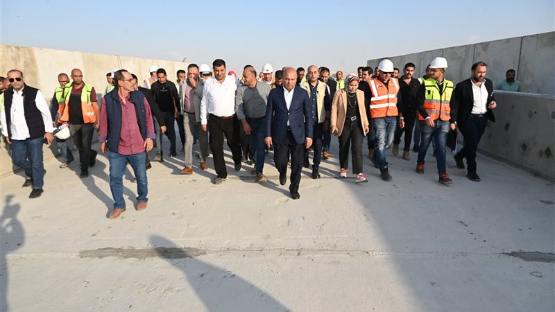 وزير النقل يتابع