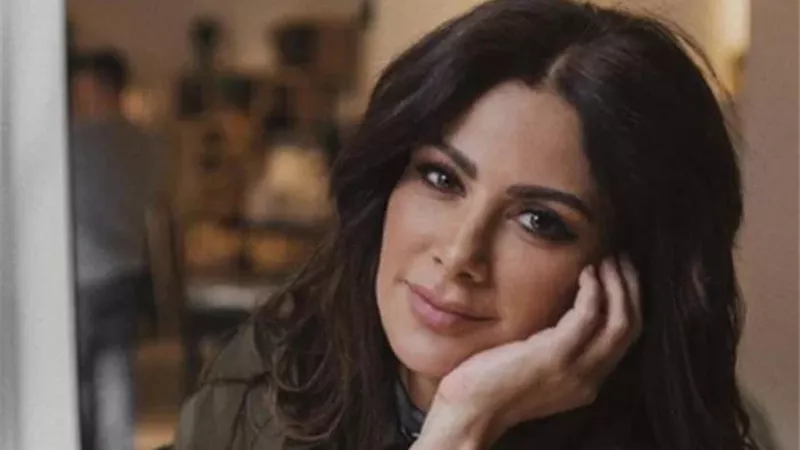 الفنانة صبا مبارك