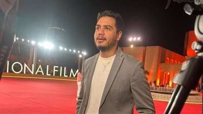 عمر رياض: لا أعتمد على والدي أو والدتي.. ونفسي اشتغل مع عادل إمام وخالد الصاوي (خاص)