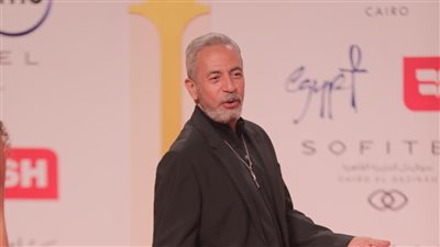 صبري فواز يحتفل بعيد ميلاده في ختام مهرجان القاهرة السينمائي| صور