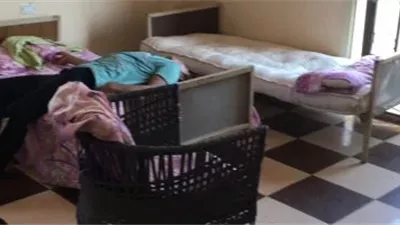 الأمن يداهم مركز غير مرخص لعلاج الإدمان بالمقطم ويضبط 35 نزيلًا