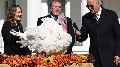 الرئيس الأمريكي يصدر عفوا رئاسيًا عن ديك رومي بمناسبة عيد الشكر