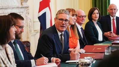 انتخابات بريطانيا.. جمع 2.5 مليون توقيع لإقالة ستارمر وحكومته