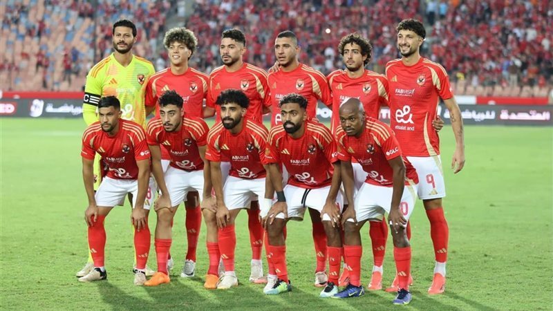 فريق الكرة بالنادي
