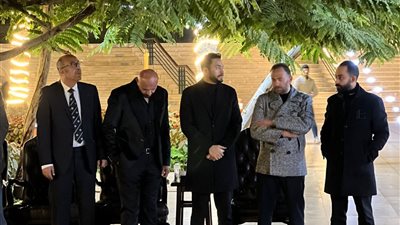 بدء عزاء حما حمادة هلال بالتجمع الخامس.. النجوم يتوافدون لتقديم الواجب