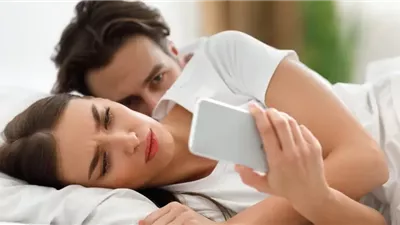 هل يعاقب القانون على الخيانة الزوجية عبر مواقع التواصل؟.. تعرف على العقوبة 