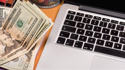 دار الإفتاء المصرية تجيز الربح من الإنترنت في حالتين فقط.. ما هما؟