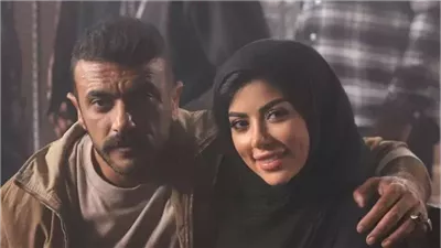 أحمد العوضي في خناقة مع مجموعة شباب بسبب كارولين عزمي.. إيه الحكاية؟