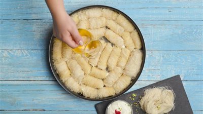 طريقة عمل الكنافة بالشربات في البيت بطعم وريحة زمان 