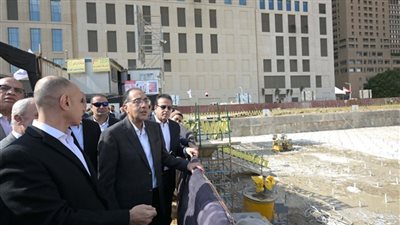 مشروع تطوير معهد ناصر لـ مدينة النيل الطبية.. مدبولي يستمع لشرح مفصل