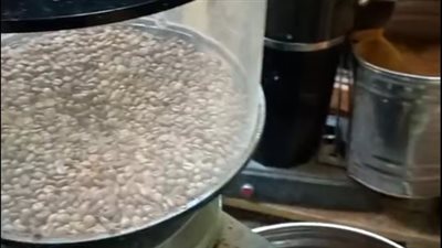 أقدم مطحنة في قنا.. تحتفظ بماكينات طحن البن اليدوية منذ 71 عامًا