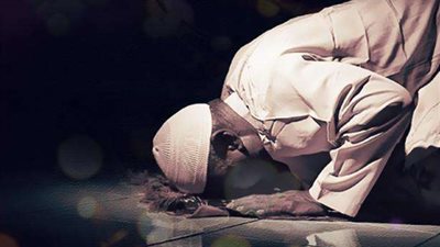 هل تغيير النية أثناء الصلاة يبطلها؟.. أمين الفتوى يوضح الحكم