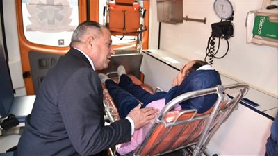 محافظ بورسعيد ينجو من حادث صعق كهربائي خلال تفقده حريق مدرسة الثانوية بنات