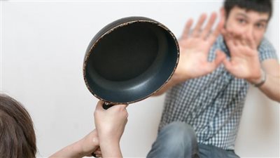 متى يحق للزوجة ضرب زوجها؟.. دار الإفتاء تحدد