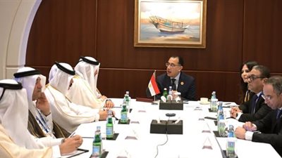 ماذا دار في لقاء رئيس الوزراء برجال الأعمال في قطر؟