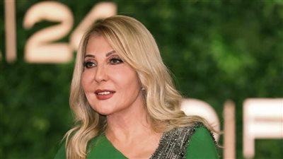 نجمة الجماهير ولكن.. فستان نادية الجندي في مهرجان البحر الأحمر يثير الجدل