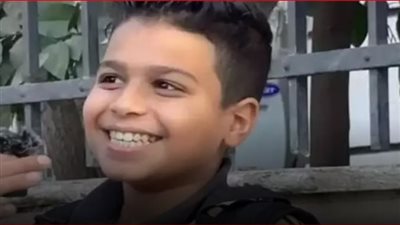 الطفل عبد الواحد.. علّم الناس درس في الأخلاق بذكائه وعاطفته تجاه والدته