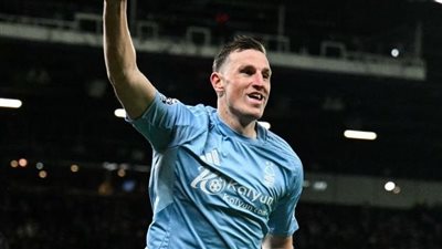 مانشستر يونايتد يتعرض لهزيمة جديدة أمام نوتنجهام فورست بالدوري الإنجليزي الممتاز