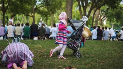 هل صلاة المرأة في الأماكن العامة صحيحة؟.. المركز العالمي للفتوى يجيب 