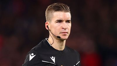 طاقم حكام فرنسي يقود مباراة برشلونة وبروسيا دورتموند بدوري أبطال أوروبا