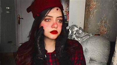 الليدي نورهان تعيد عقارب الساعة إلى الوراء بإطلالاتها الملكية