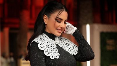 درة في مهرجان البحر الأحمر تخطف الأنظار بالأسود اللامع (صور)