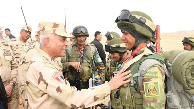 وزير الدفاع يشهد المشروع التكتيكى ( قاهر- 3) لعدد من الوحدات بشرق القناة