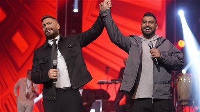 تامر حسني وآدم يشعلان حفلهما في موسم الكويت| صور