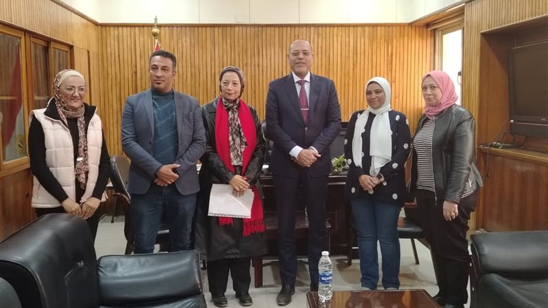 وزير العمل يزور المركز