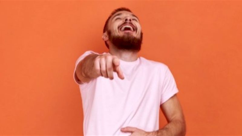 حكم السخرية من الناس