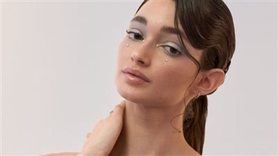 بين اللوك الطبيعي وألوان الموف الجريئة .. أبرز صيحات مكياج في 2024