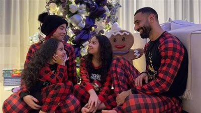 ردود أفعال الجماهير على صورة محمد صلاح وأسرته مع شجرة الكريسماس.. شاهد ماذا قالوا؟