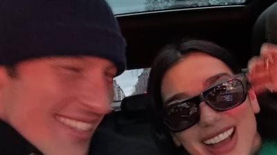 بعد إعلان خطوبتها .. دوا ليبا تتدرب على الطهي في الكريسماس