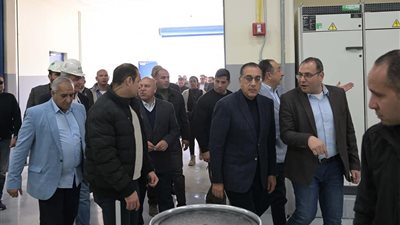 رئيس الوزراء في المحله الكبرى.. تفقد أكبر مصنع غزل في العالم