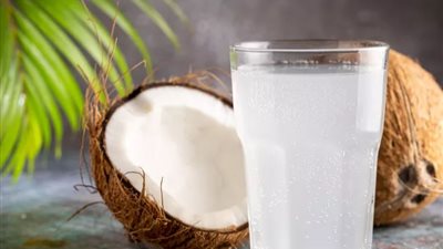 ماء جوز الهند .. مشروب طبيعي يعزز الترطيب والصحة العامة