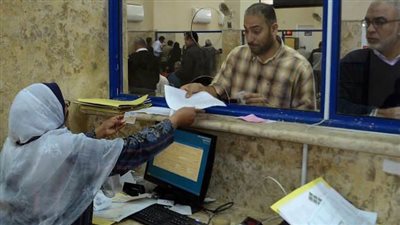 رئيس الوزراء يعتمد نقل 1723 موظف للعمل بالجهات المنتدبين إليها