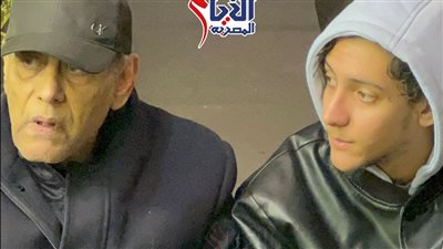 عزاء شقيقة الفنان احمد بدير .. حفيده يستقبل المعزين بملامح حزينة (فيديو)