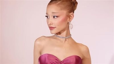 أريانا جراندي تفاجأ نيكول كيدمان بتصرف صادم على السجادة الحمراء|صور