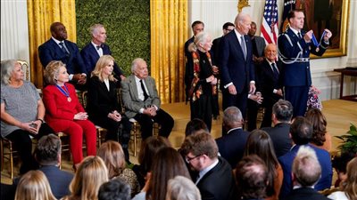 وسام الحرية الرئاسي .. جو بايدن يكرم أبرز الشخصيات العالمية 
