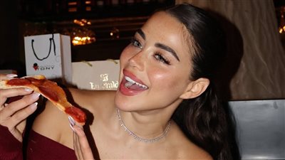 صور يارا السكري في عيد ميلادها تخطف الأنظار برفقة أصدقائها المقربين